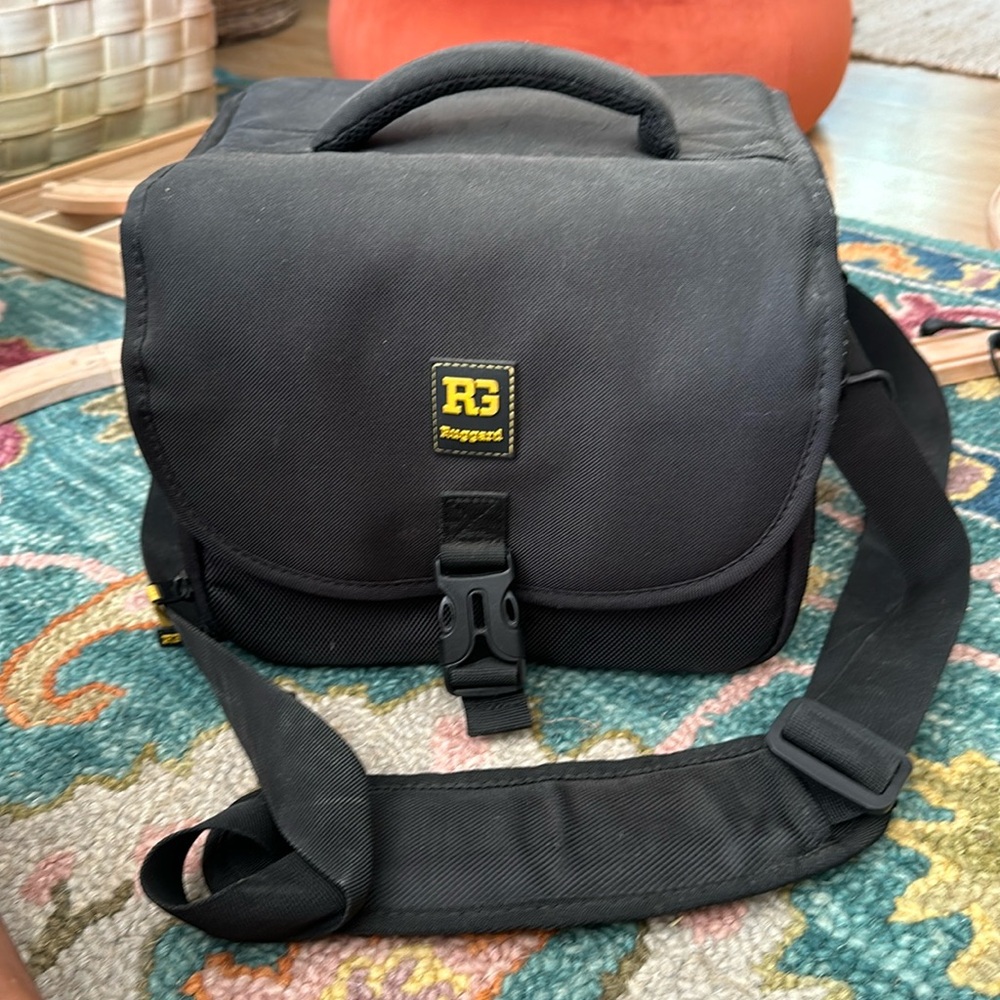 Ruggard Commando Pro 75 DSLR Shoulder Camera Bag